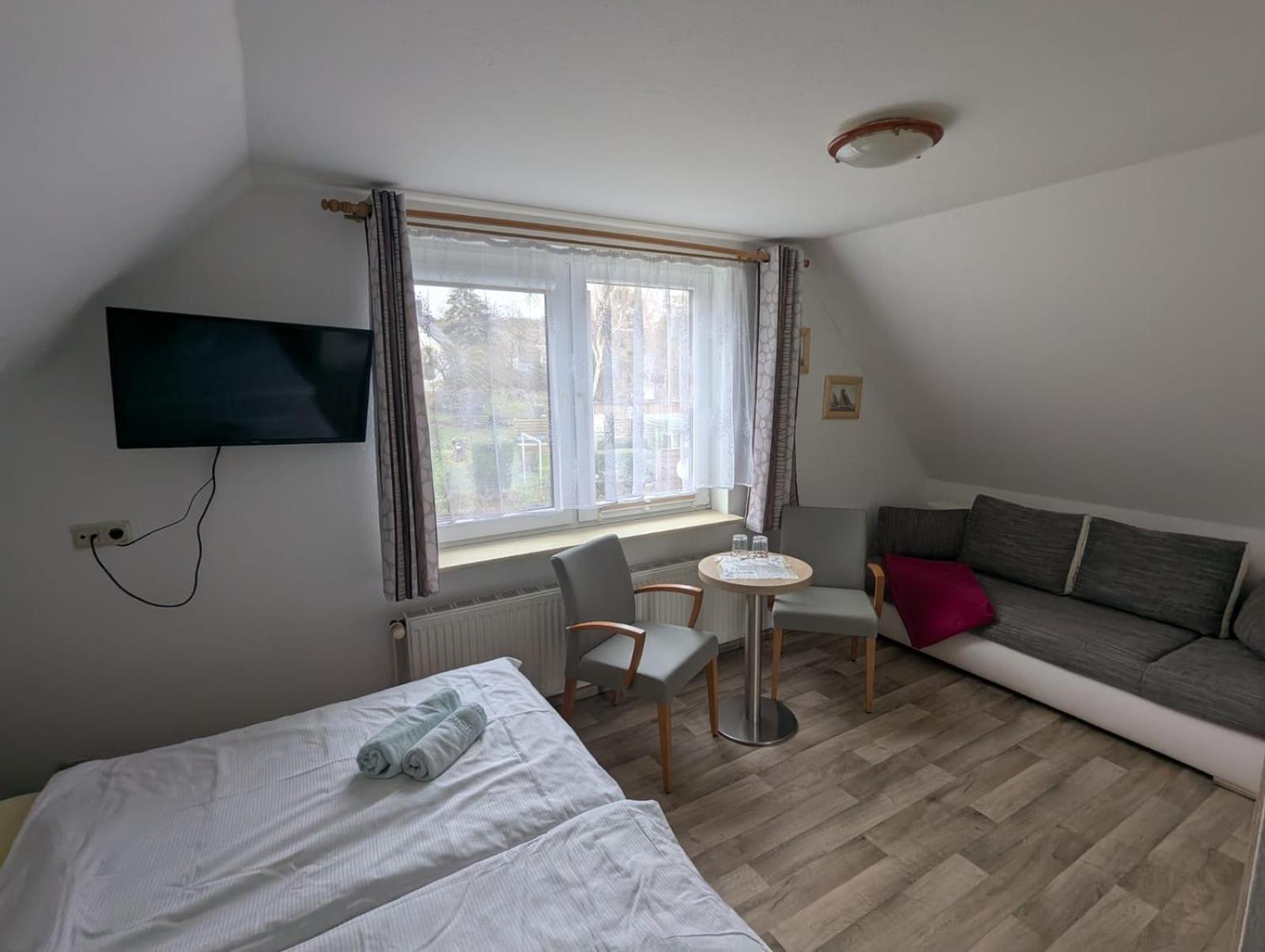 Pension & Restaurant Haus Hiddensee Клостер Екстериор снимка
